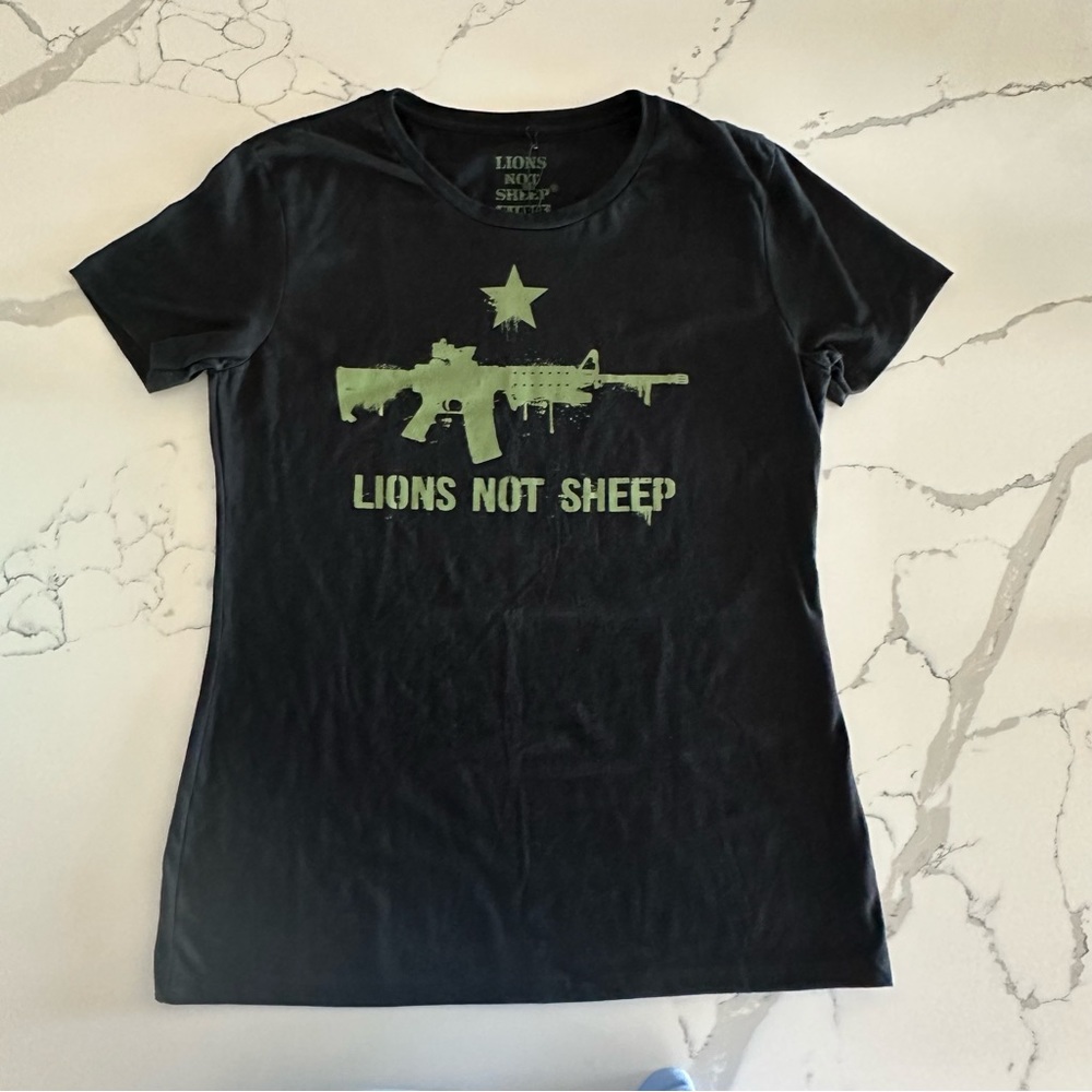 Lions Not Sheep Exclusive Woman’s XL Top NWT